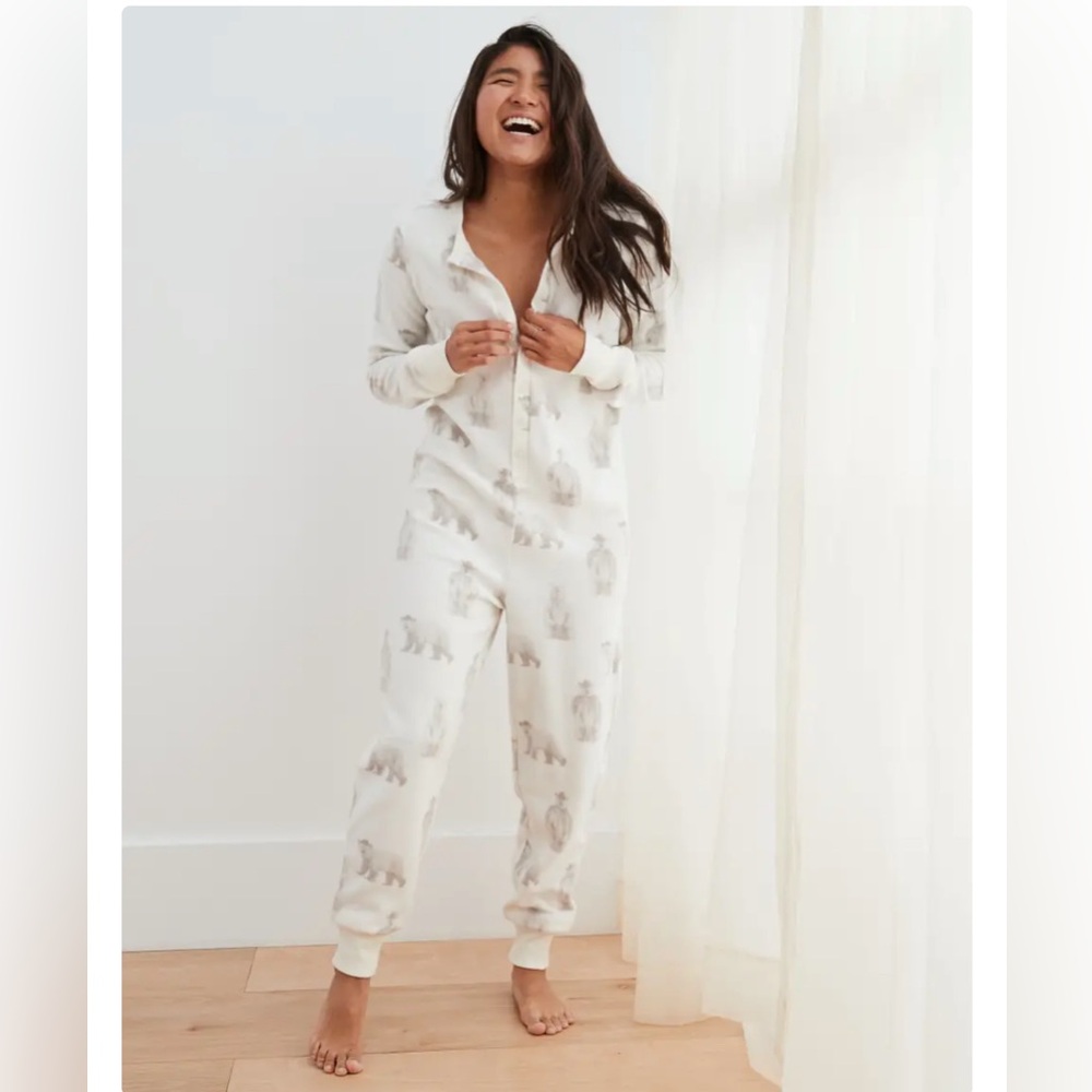 aerie White Cream Bear Print Onesie Pajamas